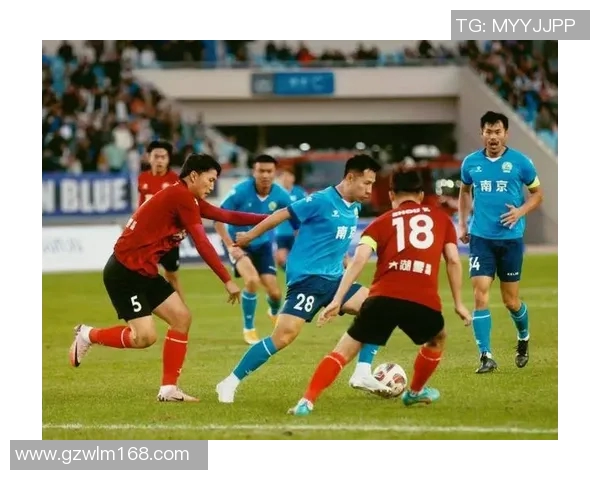 南京足球队的蜕变之旅：从低谷到冠军赛的辉煌历程