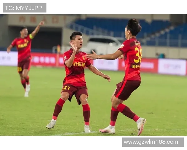 南京足球队以50分领跑冠军赛积分榜展现强劲实力和夺冠希望