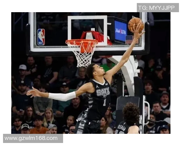 文班亚马首场比赛表现惊艳五次盖帽隔扣字母哥引发热烈讨论