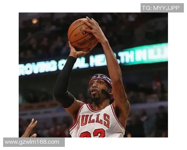 马尚布鲁克斯的篮球之路与成就探索:从校园到职业生涯的辉煌历程 马尚布鲁克斯的篮球之路与成就探索:从校园到职业生涯的辉煌历程