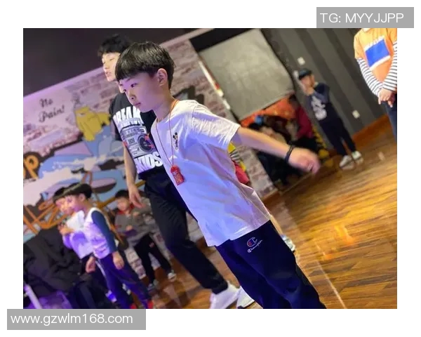 南京街舞队战术探讨：如何在街舞竞技中提升团队默契与表现力